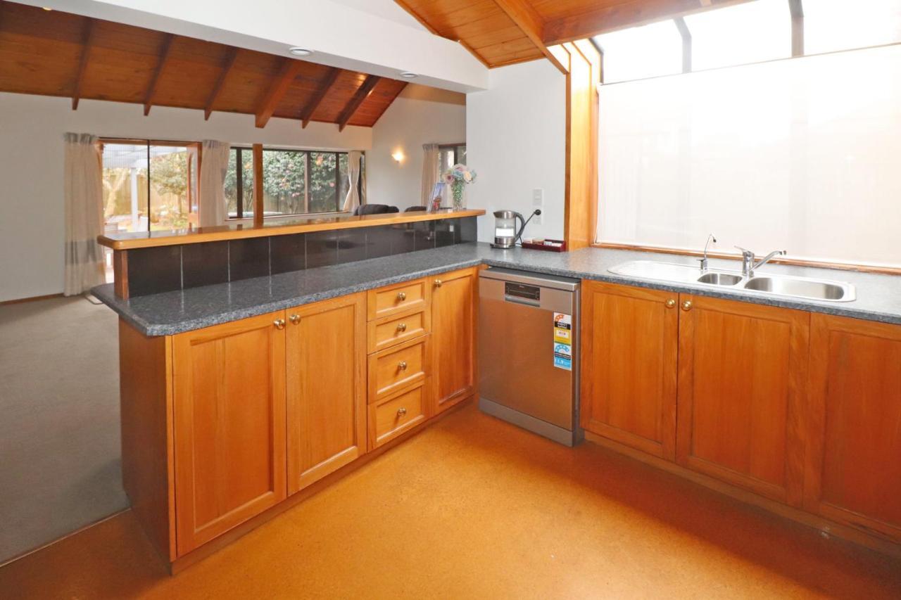 Quiet Family Home In Chedworth Hamilton Camera foto