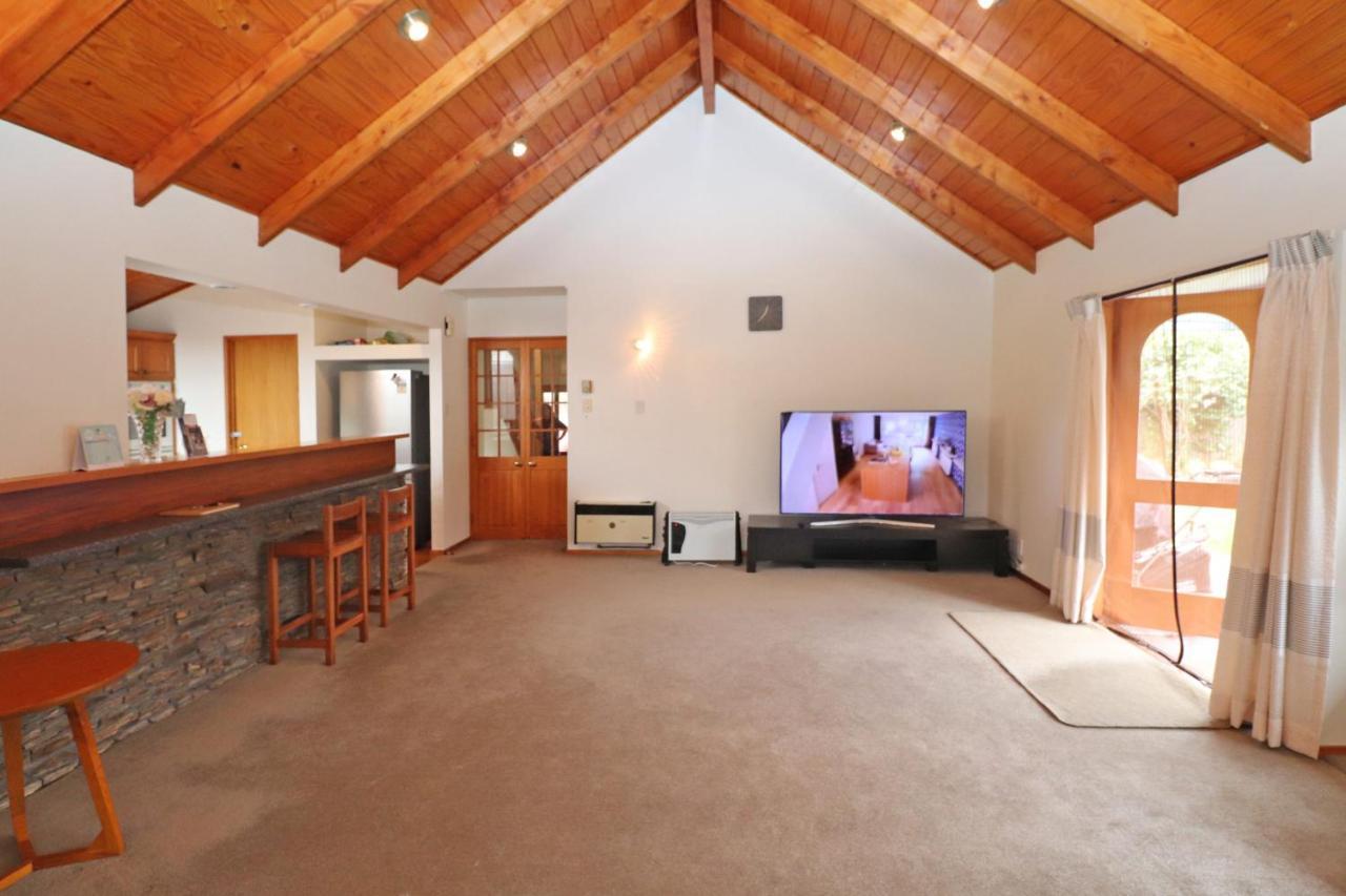 Quiet Family Home In Chedworth Hamilton Camera foto